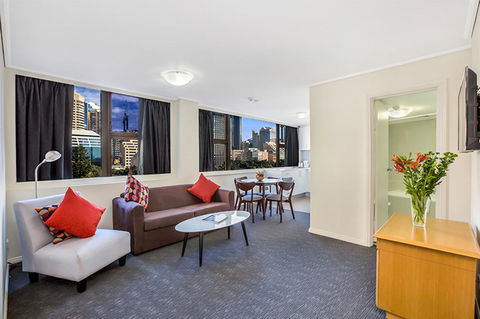 Apartment At College St - Flights 0