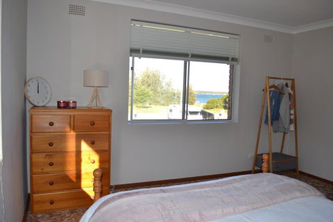 Apartment With Sweeping View Of The Bay, 2 Bedrooms, Sleeps 5 - Flights 2