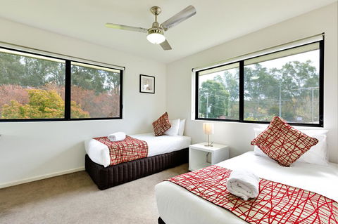 Apex Park Holiday Apartments - Flights 3