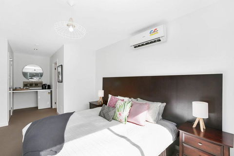 APOLLO 13 STUDIO - Free Wifi, Opposite Beach! - Flights 1
