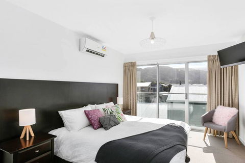 APOLLO 13 STUDIO - Free Wifi, Opposite Beach! - Flights 0