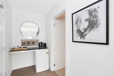 APOLLO 13 STUDIO - Free Wifi, Opposite Beach! - Flights 3
