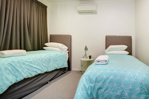 Aqualuna Beach Resort - Unit 25 - Flights 2