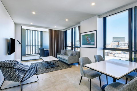 Meriton Suites Liverpool - Flights 1