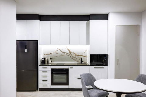 Meriton Suites Liverpool - Flights 2