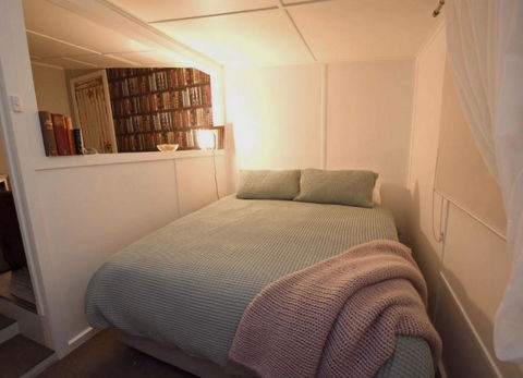 Mt Lyll (Back Cabin)@Lettes Bay - Flights 3