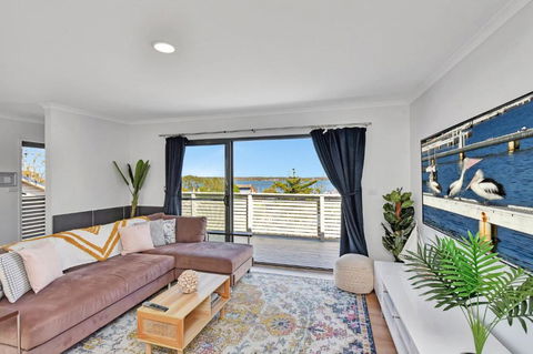 New Property Seabreeze Bungalow - Lakeview Sunset Delight At Sunshine On Lake Macquarie - Flights 2
