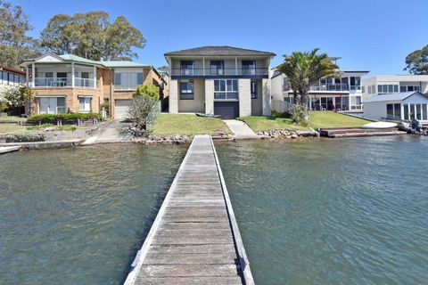 New Property Silverwater Serenity Shores Absolute Waterfront On The Lake - Flights 0