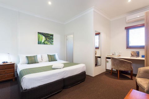 Nightcap At Manly Hotel - Flights 1