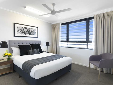 Oaks Mackay Carlyle Suites - Flights 2