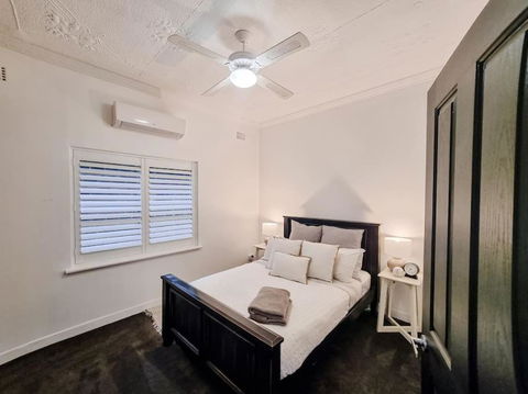 Peters Rest Central Wagga - Flights 0