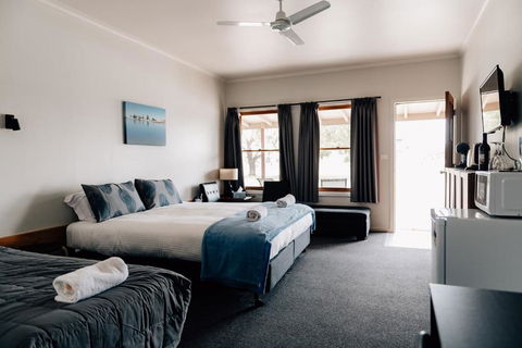 Port Albert Motel - Flights 2