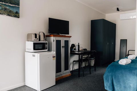 Port Albert Motel - Flights 3