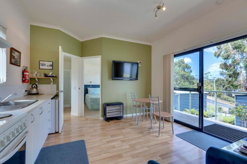 Port Huon Cottages - Flights 2