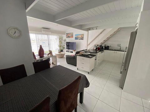 Port Lincoln Marina Waterfront Apartment - Flights 2