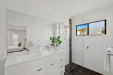 Private Mudjimba Beach Abode - Flights 0