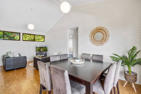 Quaint 2-Bed Beach Abode With Ocean Views - Flights 1