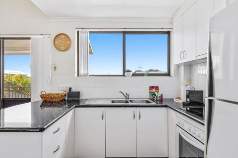 Quaint 2-Bed Beach Abode With Ocean Views - Flights 2