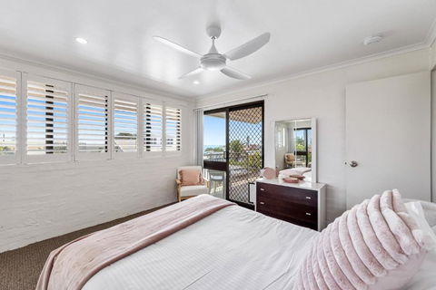 Quaint 2-Bed Beach Abode With Ocean Views - Flights 3
