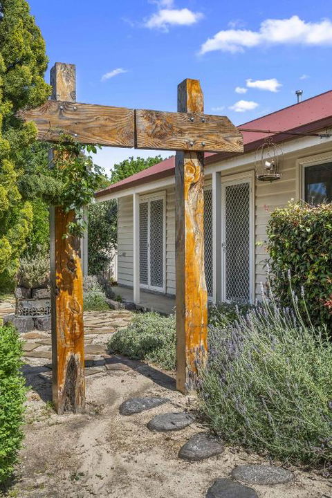 Quaint Garden Oasis With Free Parking - Flights 2