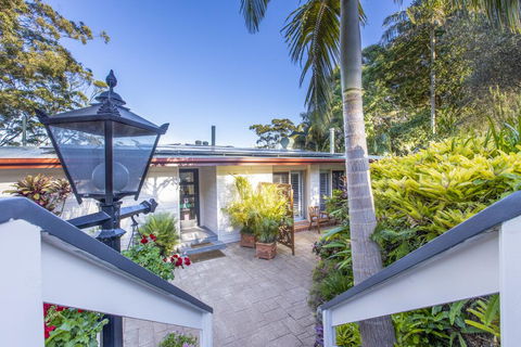 Avocado Sunset Bed & Breakfast - Flights 1