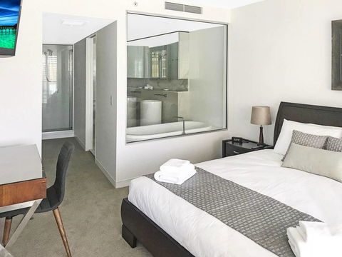 Awesome Ocean Views Broadbeach WiFi, Netflix, Wine - Flights 2