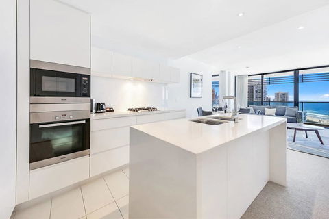 Awesome Ocean Views Broadbeach WiFi, Netflix, Wine - Flights 3