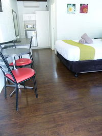 Azalea Motel