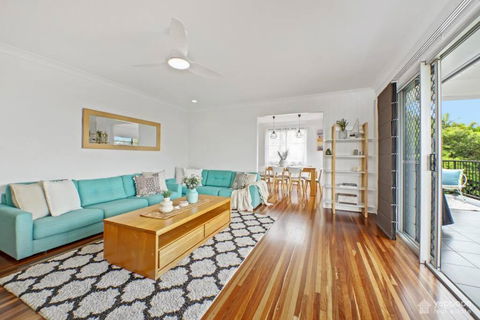 RELAX @48 CLOSE TO BEACH Sleeps 7 - Flights 2