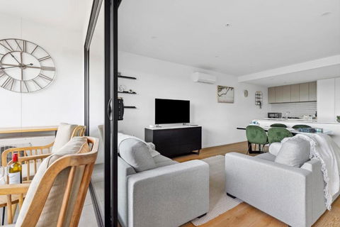Retreat On Bellerine I 2BR Apartment I Geelong CBD - Flights 1