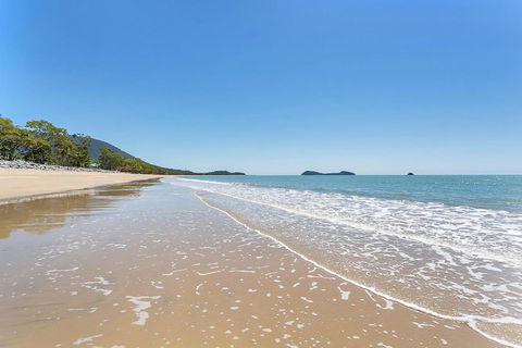 Ribbons Beachfront Apartments Clifton Beach - Flights 2