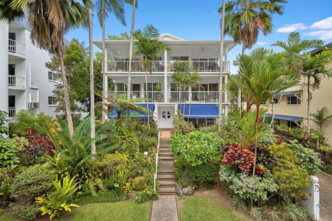 Ribbons Beachfront Apartments Clifton Beach - Flights 0