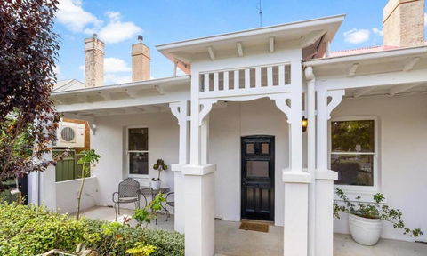 Roseland Cottage - CBD Heritage - Flights 0