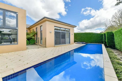 Roselawn Retreat - Pool, Incredible Views, Sleeps 8 - Flights 3