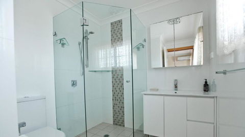 Salt Water Villa Bermagui Four Bedroom Central Location With Wifi - Flights 3