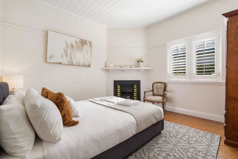 Sampson Cottage - Historic Charm - Flights 1