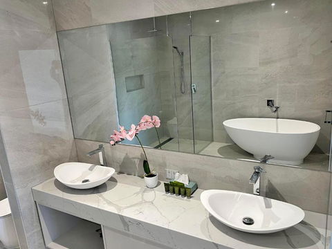Sixty Six Boutique Apartments - Flights 2
