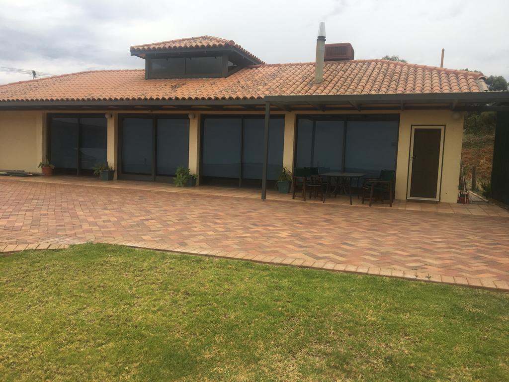 Aberfoyle Park SA Flights