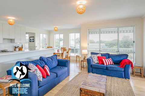 Big Stylish House With River Views, Games Room & WiFI - Flights 1
