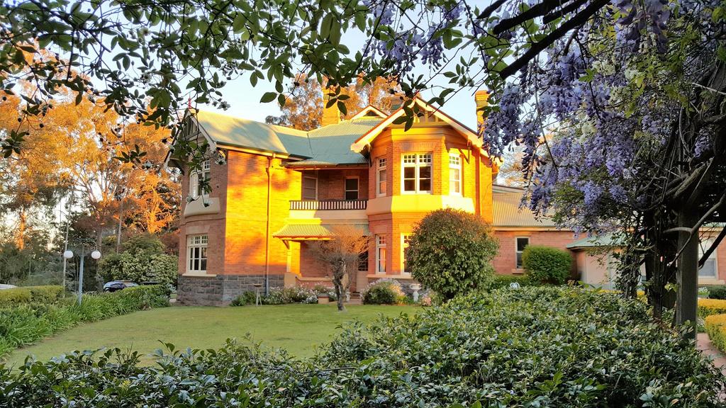 Auburn Vale NSW Flights