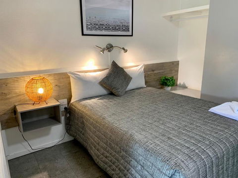 Y Motels Kingaroy - Flights 1