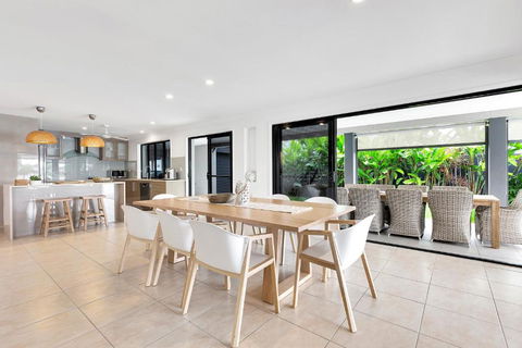 YALLA24-Luxury Resort Style Home - Flights 3