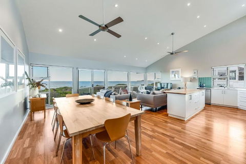 A Surfers Paradise At Chiton Rocks Pets Welcome - Flights 4
