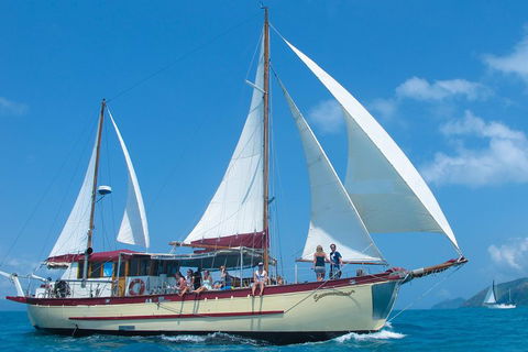 2-Day Whitsundays Sailing Adventure: Summertime - Flights 1